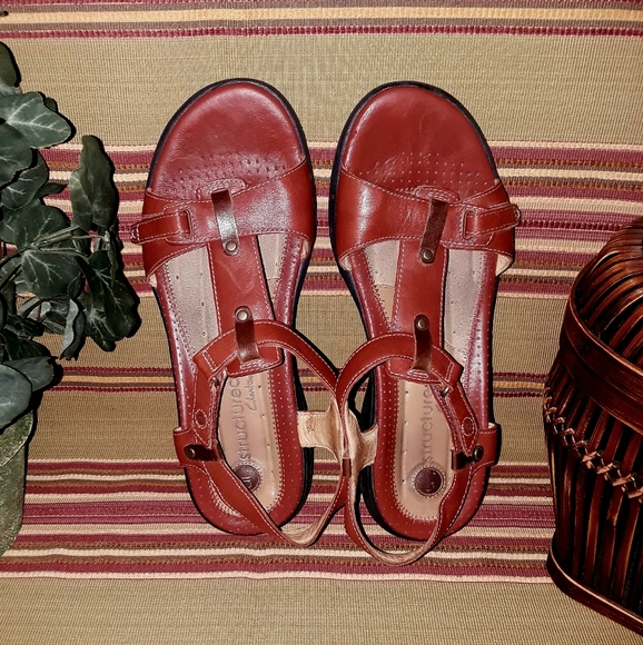 Unstructured Clarks Sandals - Picture 3 of 8